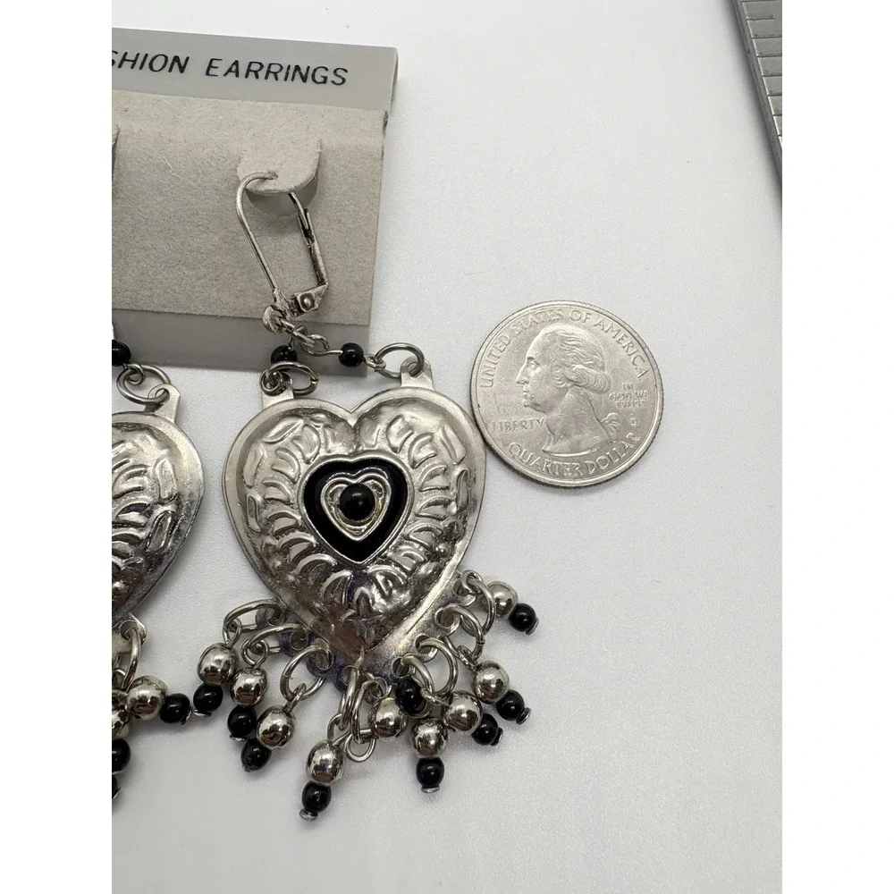 Vintage‎ Silver Tone & Black Heart Dangle Drop Pierced Leverback Earrings Korea